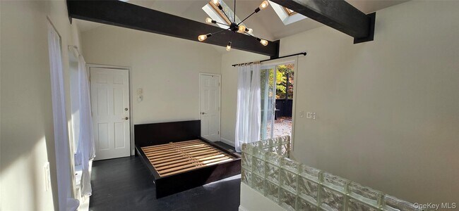 Building Photo - 12 Zematt Ct