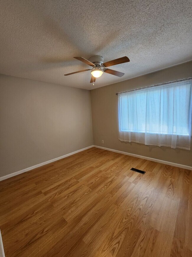 Building Photo - 70 Wilshire Heights Dr