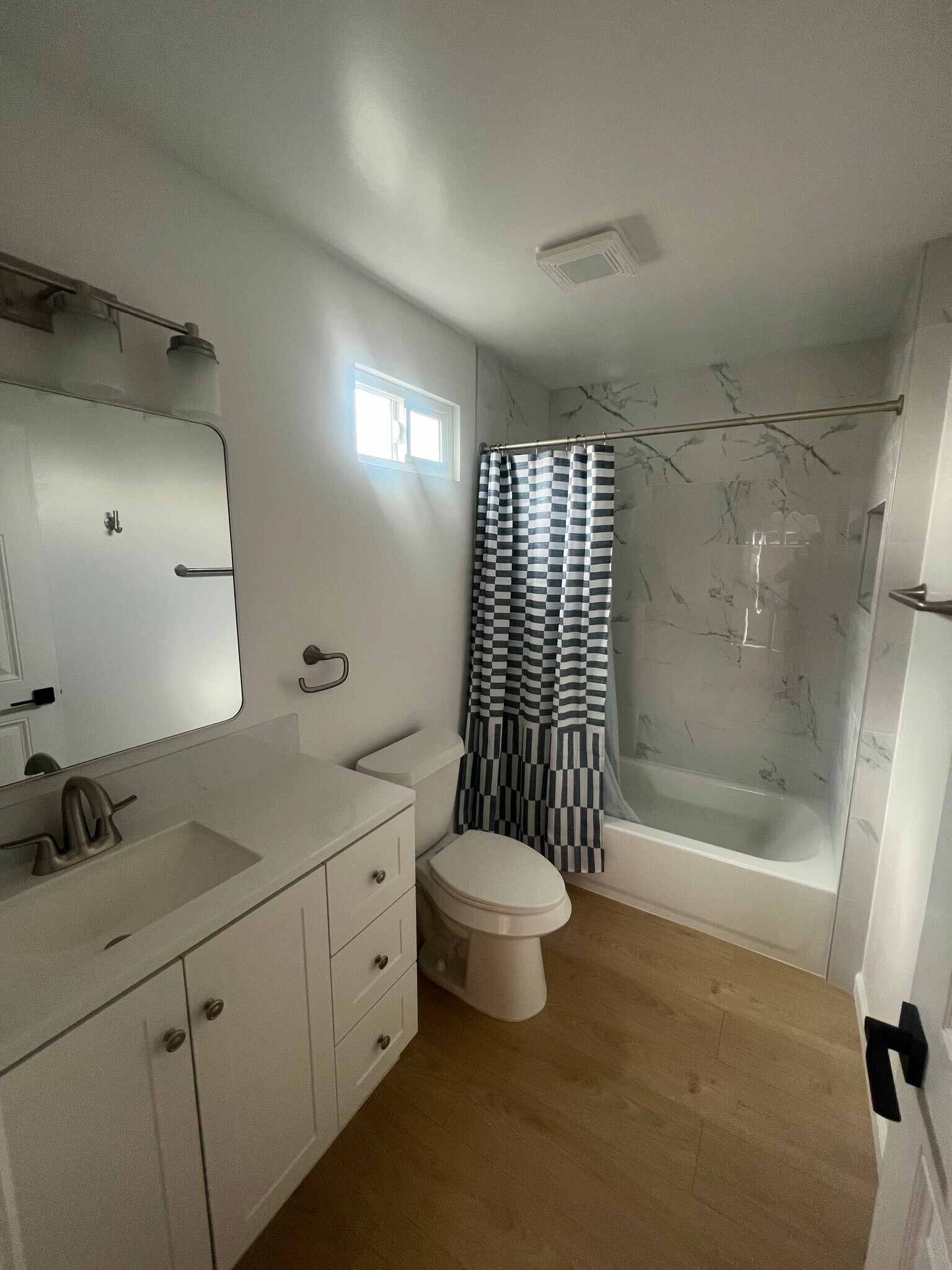 Building Photo - 1353 N Toledo Way