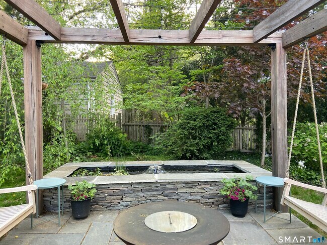 Building Photo - 82 Edgehill Rd