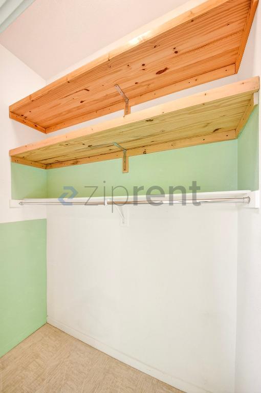 Building Photo - 1010 E Palm Canyon Dr