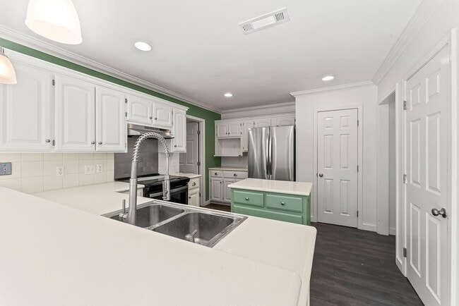Building Photo - 47 Stonehenge Dr