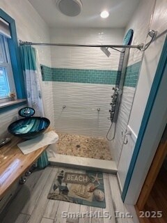 Building Photo - 15 Paradiso St