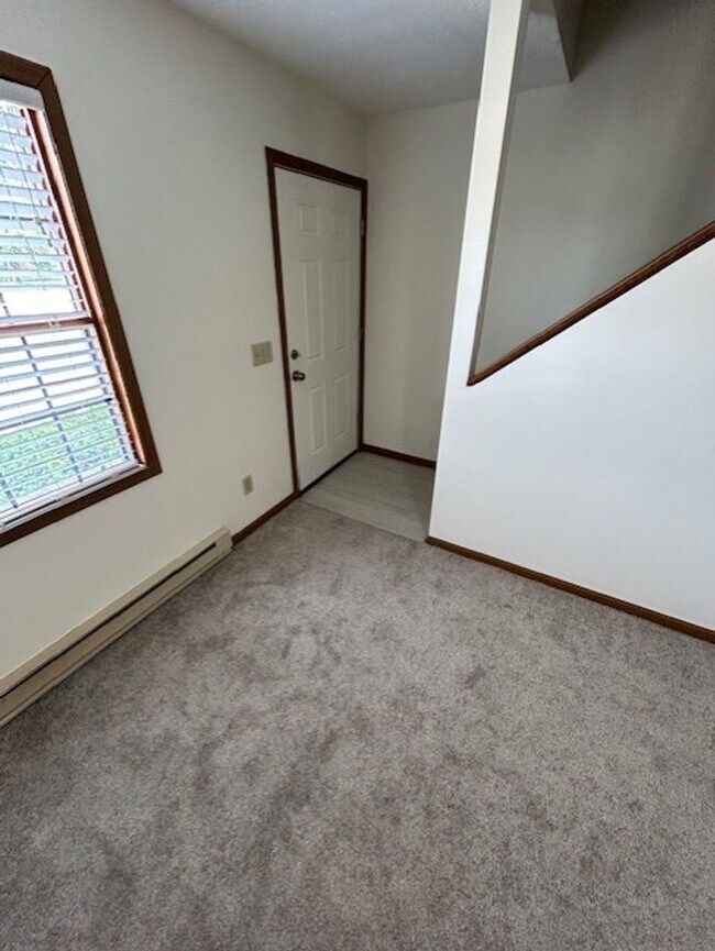 Building Photo - 2 Bedroom and 1.5 Bath Townhome - Troy, Ohio!!