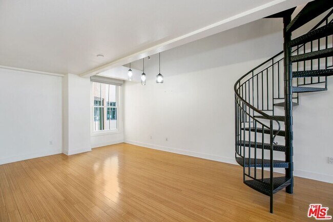 Building Photo - 253 S Broadway