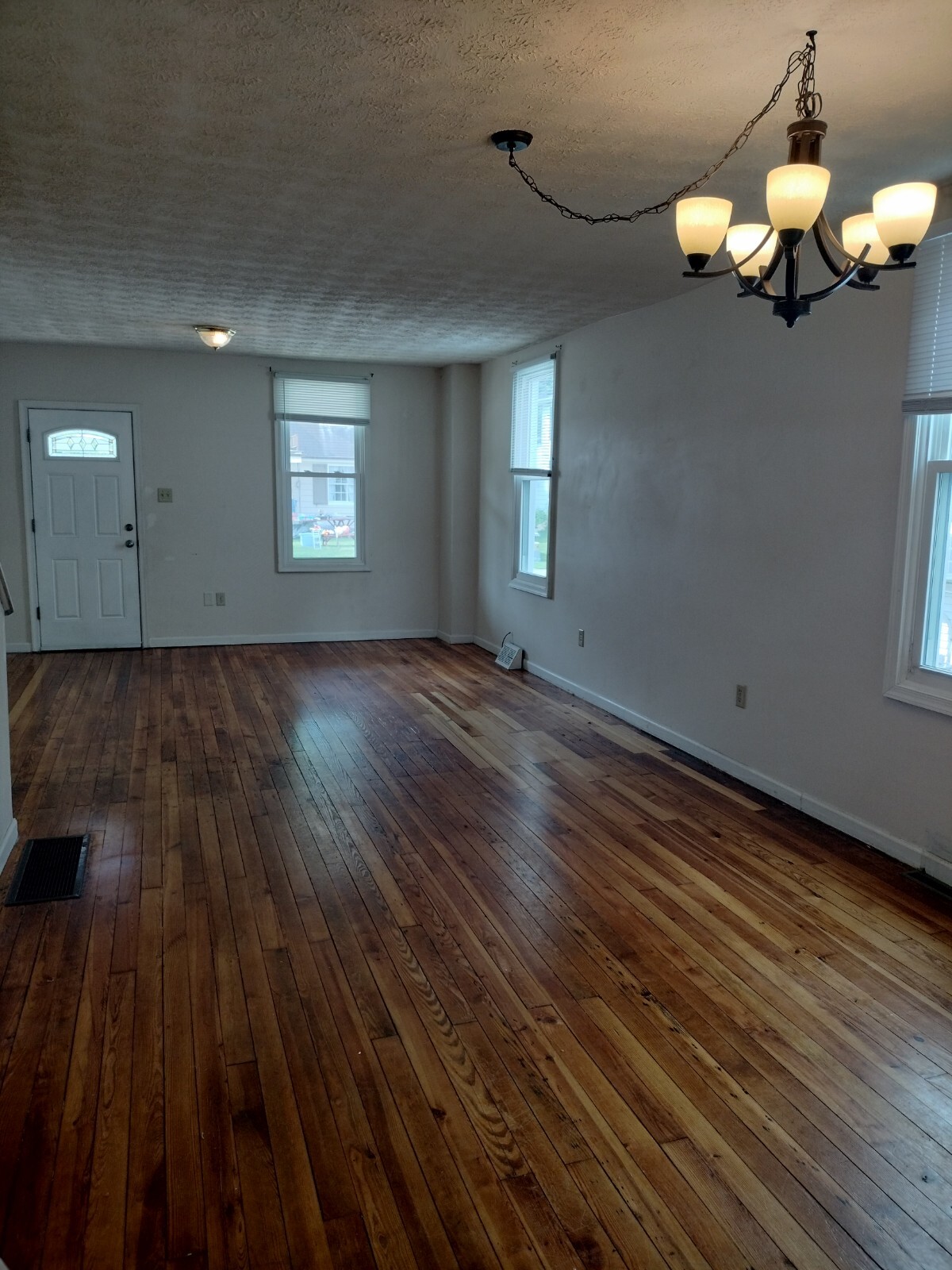 Living / Dining - 83 Church st
