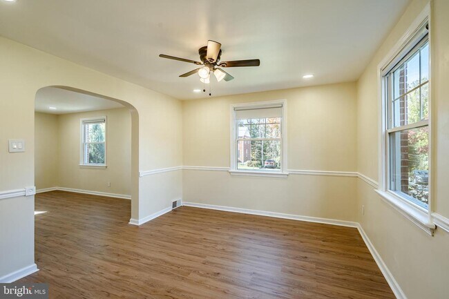 Building Photo - 33 Sterner Ave