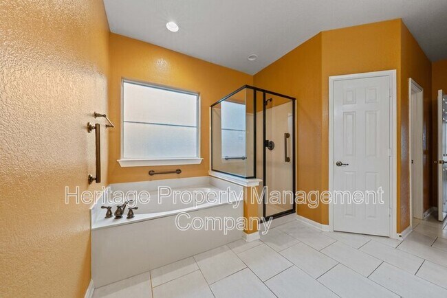 Building Photo - 141 Springtree Gate