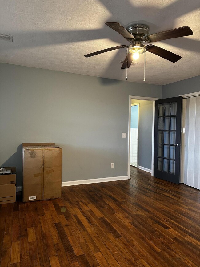 Building Photo - 336 N Gray Ave