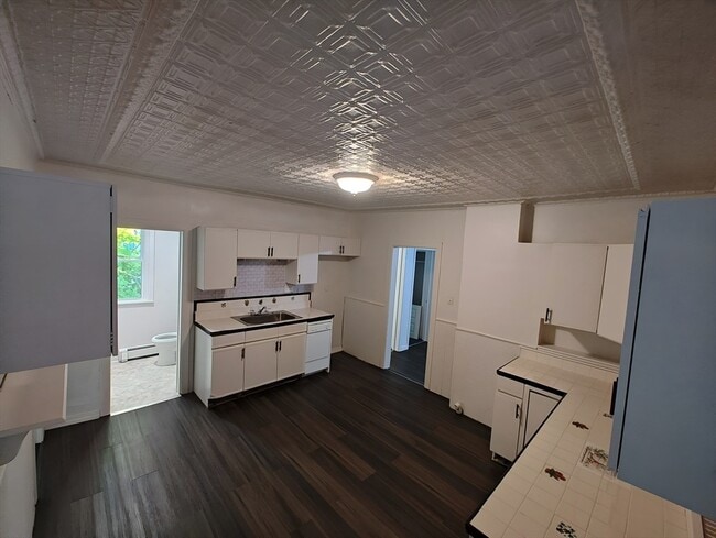 Building Photo - 74 Linden St