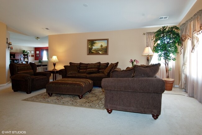 Building Photo - 1414 Westhampton Dr