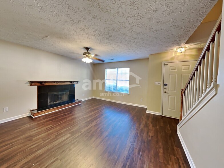 Building Photo - 1215 Wilkes Crest Dr