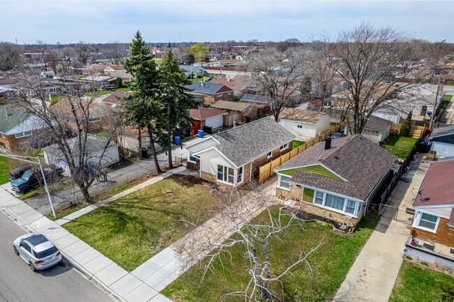 Building Photo - 7732 S Springfield Ave