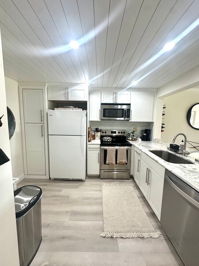 Building Photo - 1083 Forest Lakes Dr