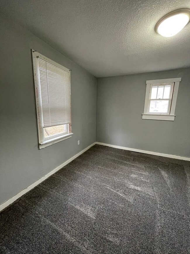 Building Photo - 215 E Copley Ave