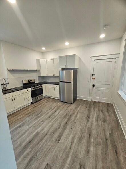Kitchen and back door access. - 3914 S Madison Ave