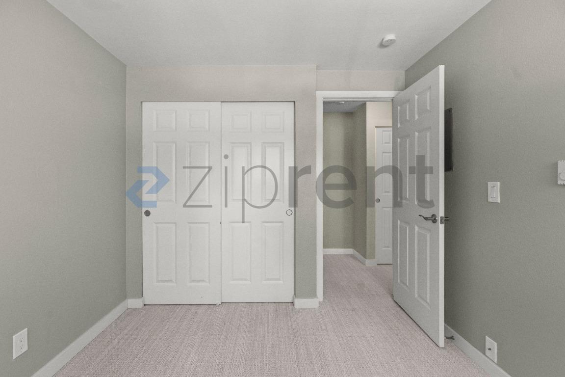 Building Photo - Unit F201