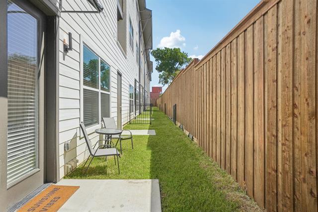 Building Photo - 6418 Maple Ave
