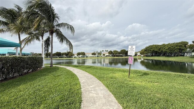 Building Photo - 1692 SE 29th Ct