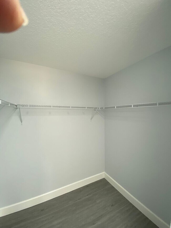 Building Photo - Desirable SW Ocala Neighborhood 3/2/2 **WON'T LAST**