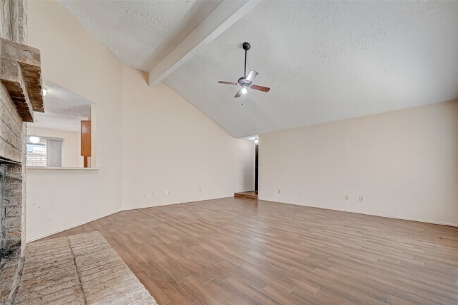 Building Photo - 2102 Creekshire Dr