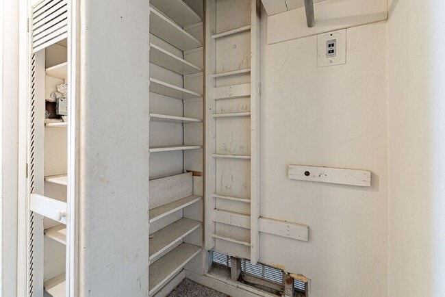 Building Photo - 3118 N Santa Rita Ave