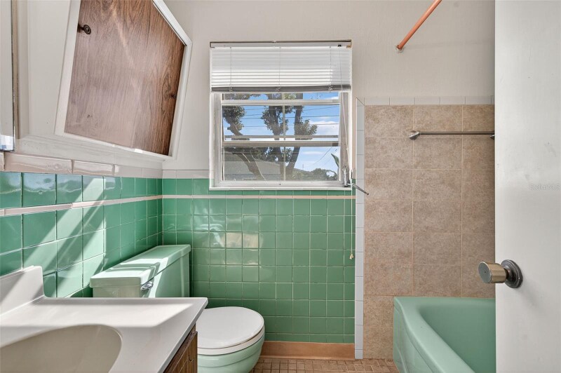 Building Photo - 5614 36th Ave N