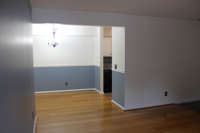 Building Photo - 2BR 2 Full Bath Condo with Modern Upgrades – Near Downtown Harrisonburg!