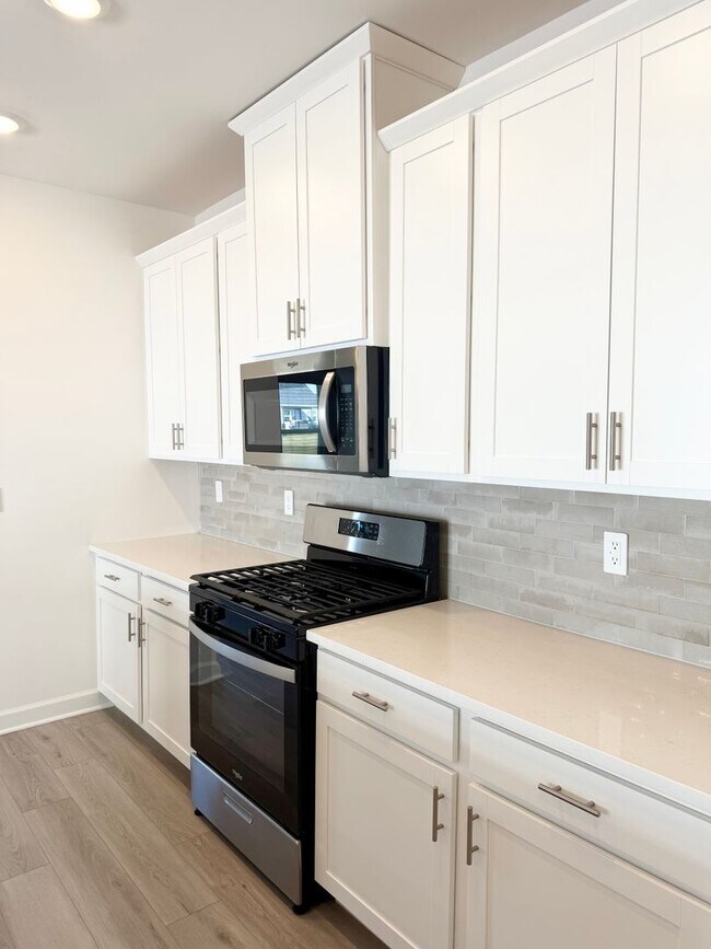 Building Photo - BRAND NEW! Beautiful 3 bedroom/2 bathroom home available now!