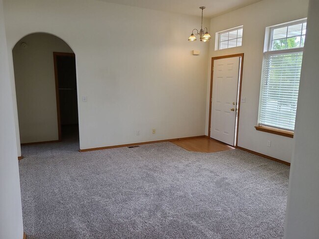 Building Photo - Lovely 3 Bedroom 2 Bath Sunshine Meadows Home for Rent!