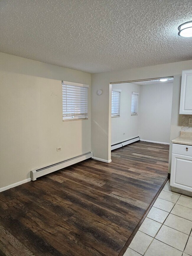 Building Photo - Price reduced!!-Cozy 1 bedroom garden leve...