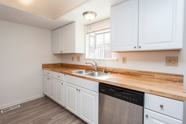 Building Photo - JM-Cram***