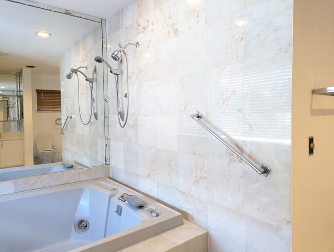 Building Photo - 2945 SW 18th St