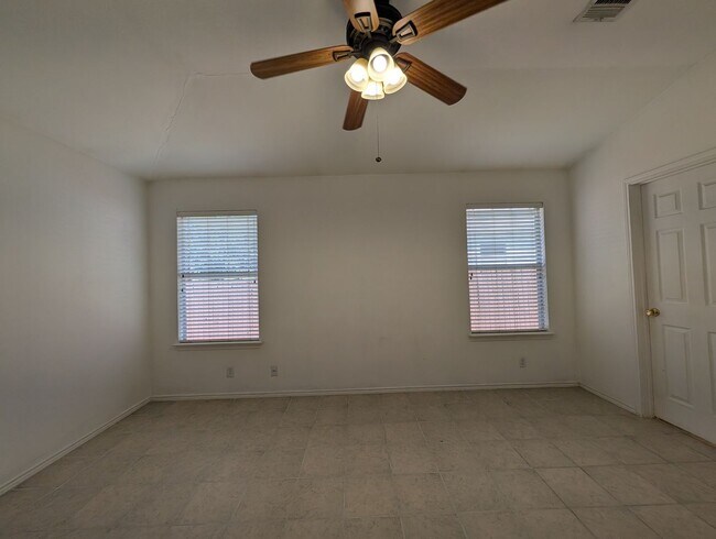 Building Photo - 369 Starling Creek