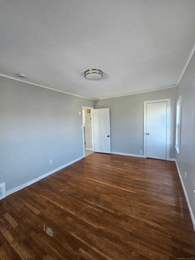 Building Photo - 370 Bruce Ave