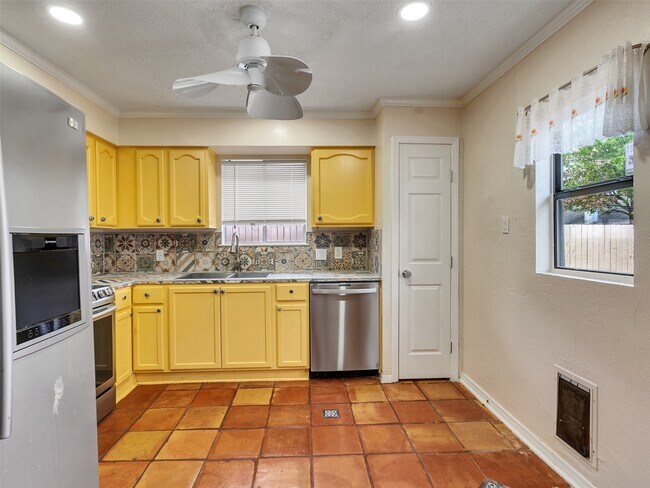 Building Photo - 22538 Market Square Ln