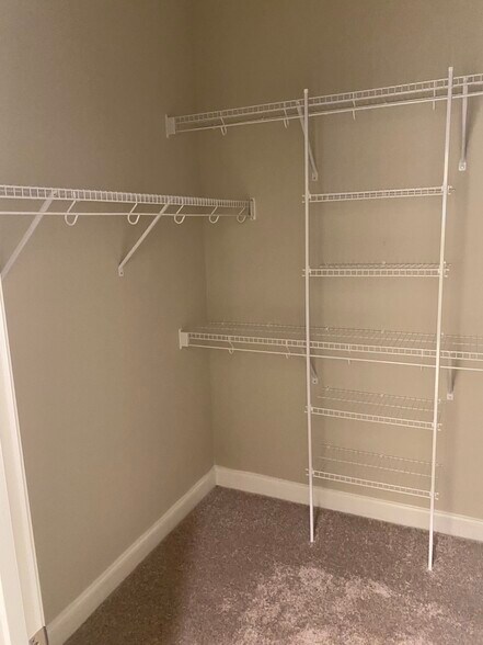 Closet - 304 Lusterleaf Ln