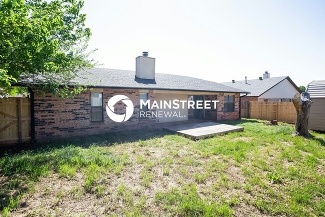 Building Photo - 3 Bedroom Pet-Friendly Home in Oklahoma City, OK with Main Street Renewal