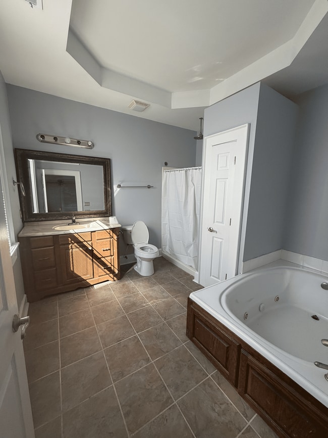 Building Photo - 2,000 square feet - Residential or Commercial Use