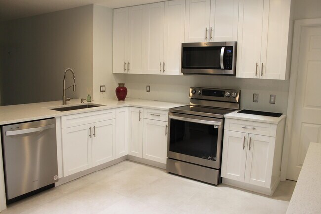 Building Photo - 1518 Primrose Ln