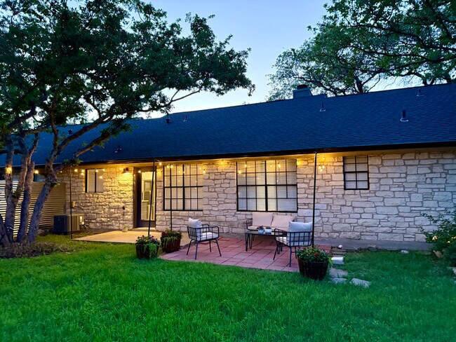 Building Photo - 508 Algerita Dr