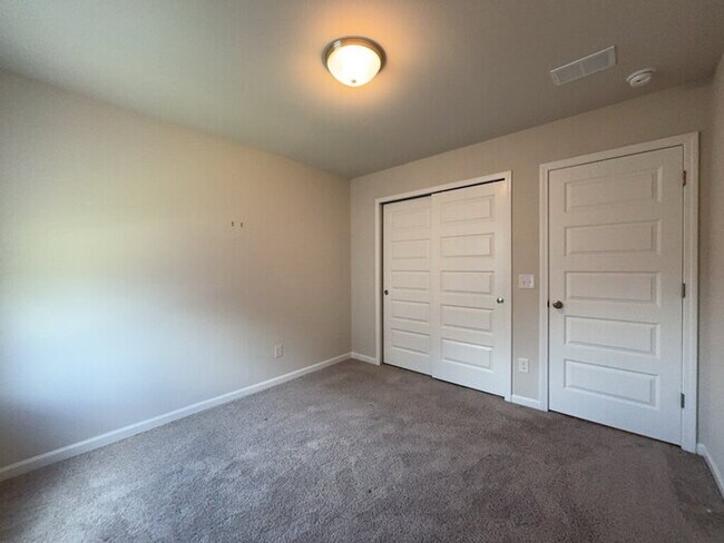 Building Photo - 445 Navona Dr