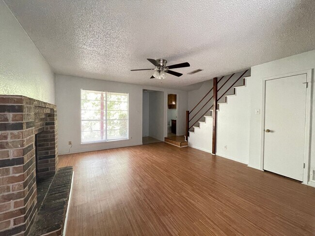 Building Photo - 1704 Bundrant Dr