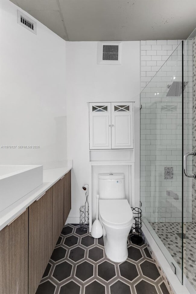 Building Photo - 6901 Edgewater Dr