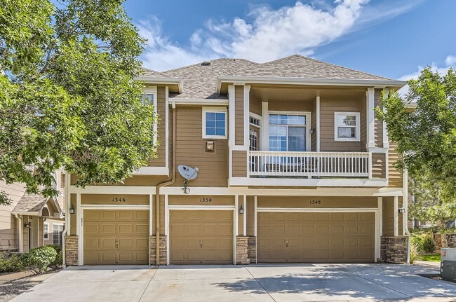 Primary Photo - Evolve Real Estate: Spacious 2 Bedroom + L...