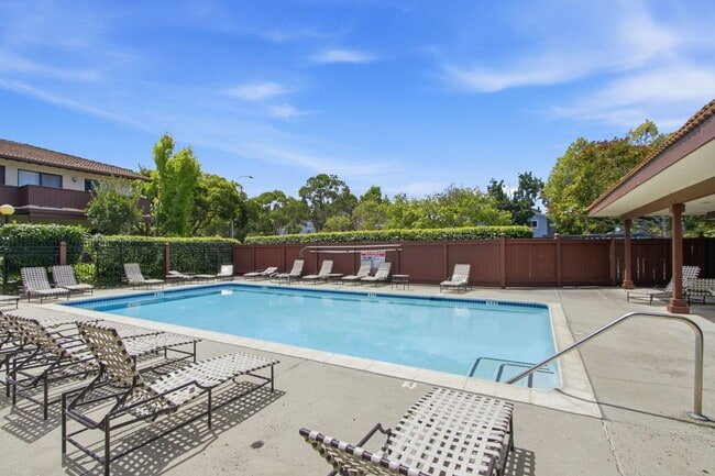 Building Photo - 479 Costa Mesa Terrace