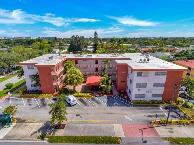 Building Photo - 4800 Hollywood Blvd - 1H