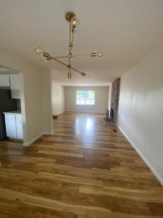 Building Photo - Beautiful 4bd/ 2.5 ba House