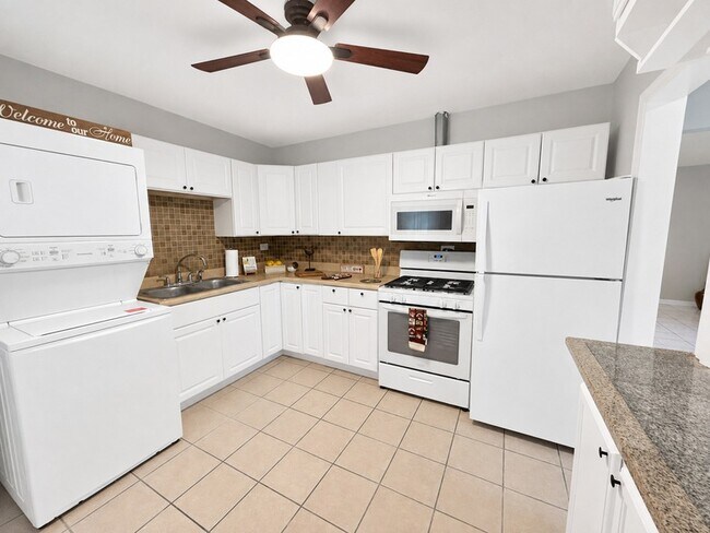 Building Photo - 6847 Hawthorne Ln