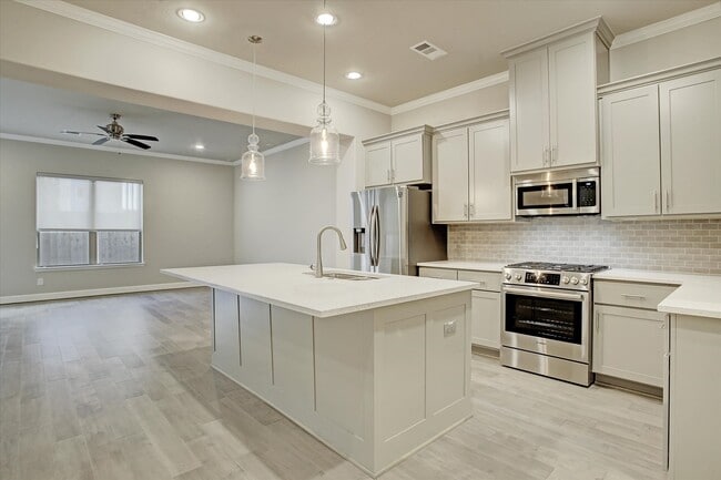 Building Photo - 909 Rhode Pl